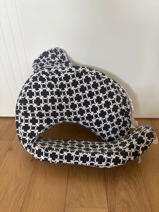 My Brest Friend Feeding Pillow (Black + White)