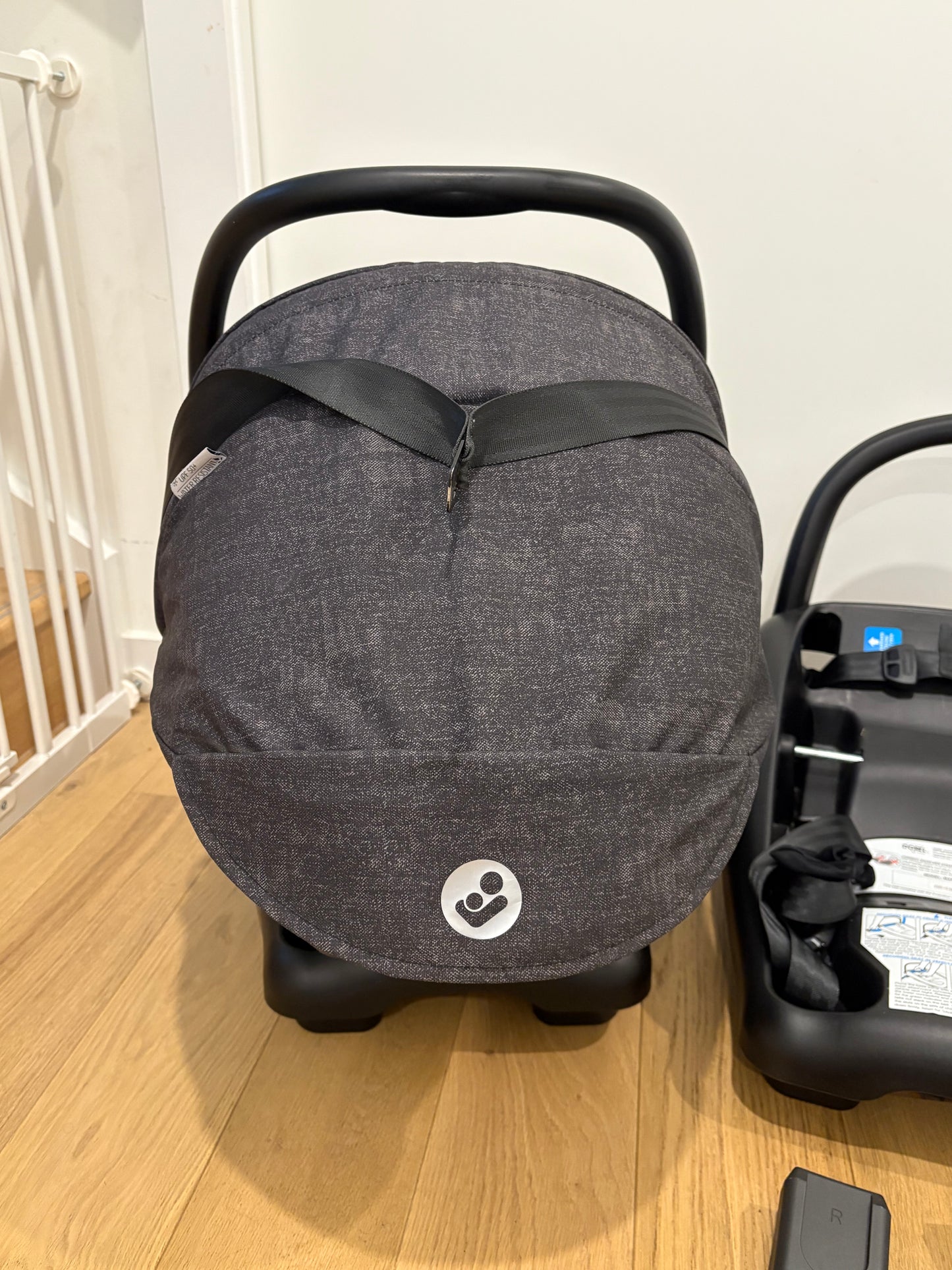 Maxi Cosi Mico Plus Capsule (ISOfix) Bundle