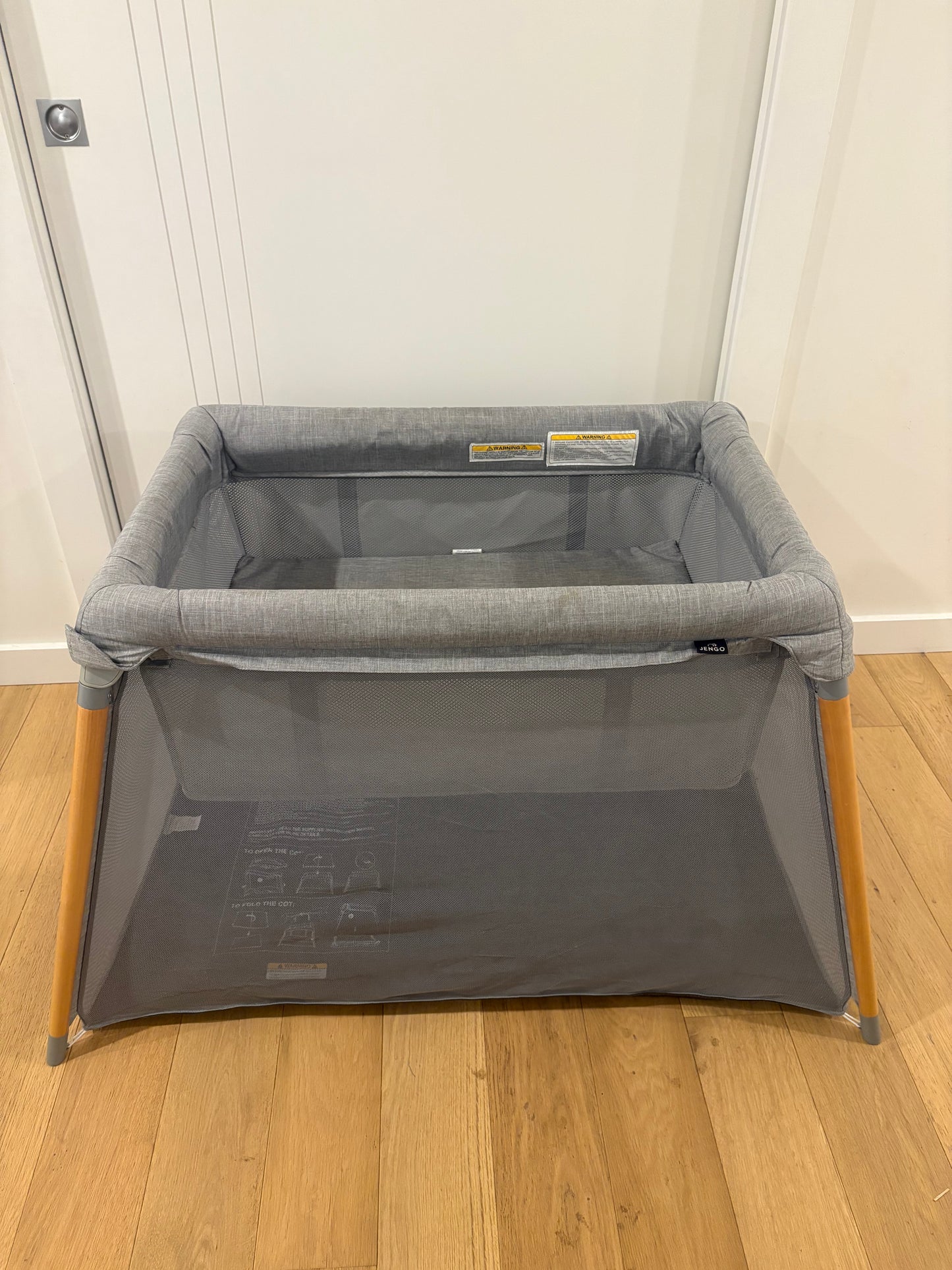 Jengo Travellite 2-In-1 Wooden Portacot