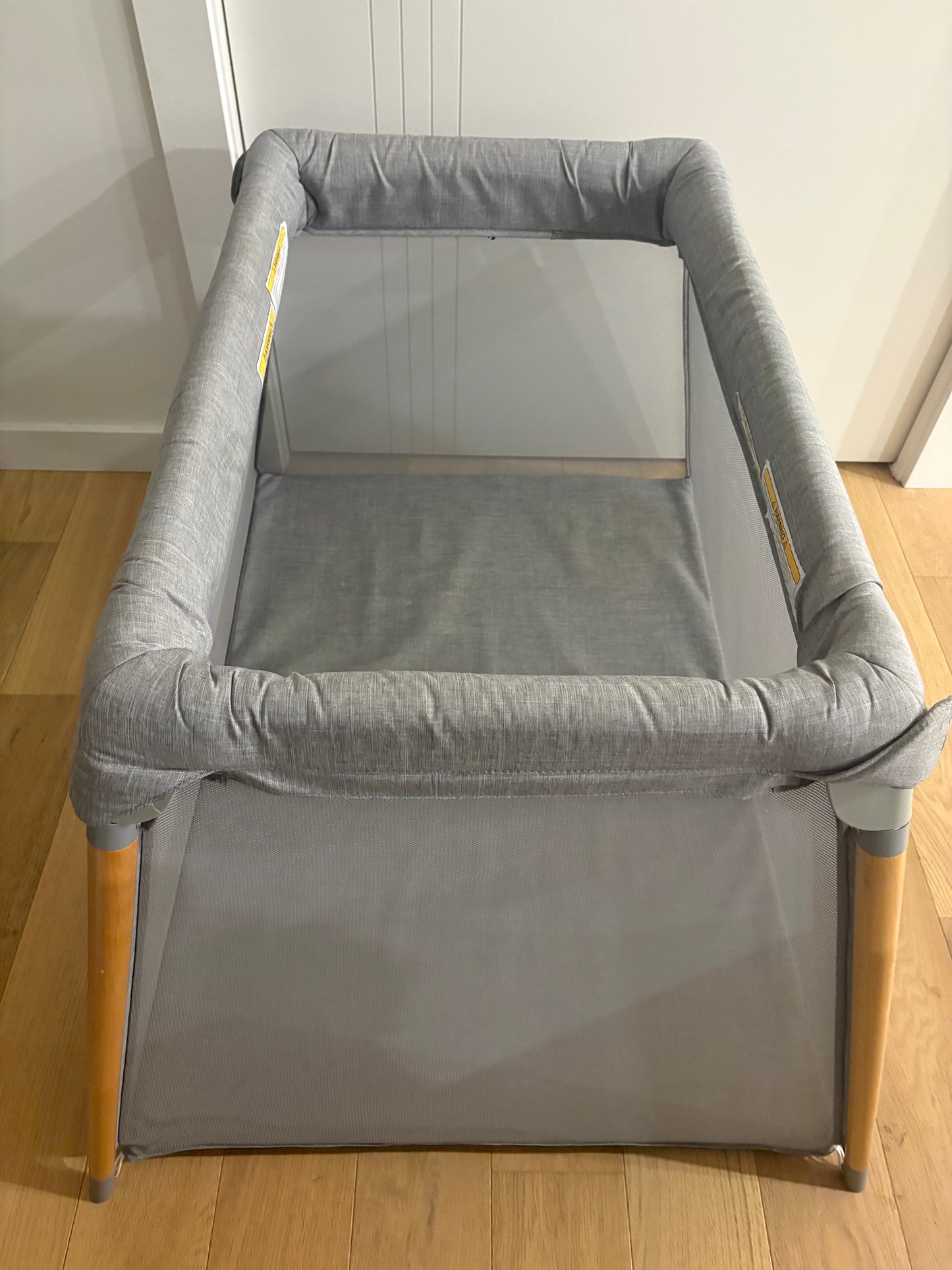 Jengo Travellite 2-In-1 Wooden Portacot