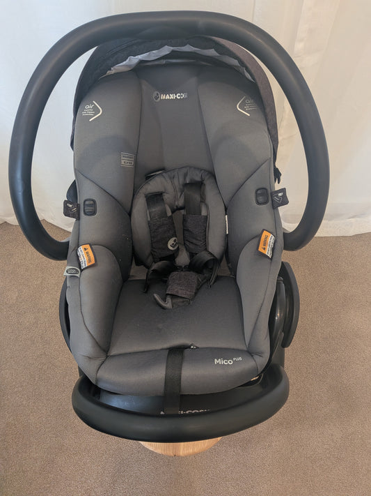 Maxi Cosi Mico Plus Capsule with Base
