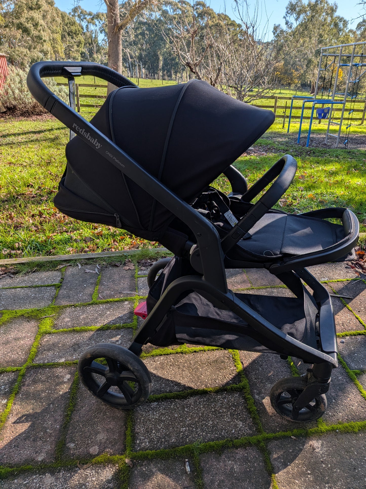 Redsbaby ONIX Pram